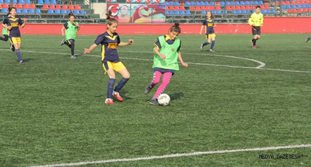 YILDIZ KIZLAR FUTBOL İL BİRİNCİLİĞİ TURNUVASI TAMAMLANDI