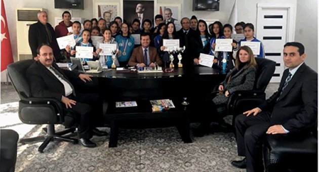YILDIZ ÖĞRENCİLERDEN BAŞKAN BOZDAĞ’A ZİYARET!