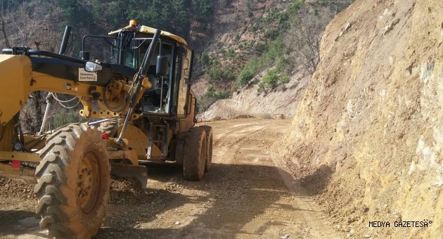 YOL YAPIM ÇALIŞMALARI DEVAM EDİYOR