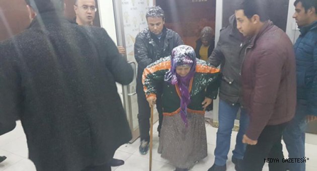 YOLDA KALAN VATANDAŞLARA BAŞKAN’DAN ÇORBA İKRAMI