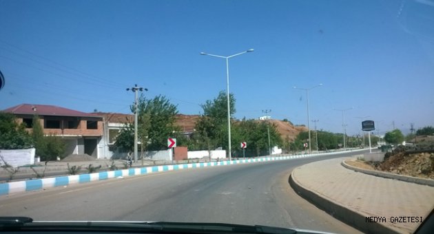 YOLLAR ÇİZİLİYOR, LEVHALAR DİKİLİYOR