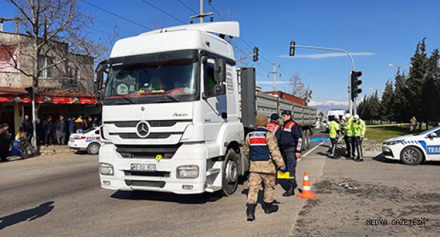 Yolun karşısına geçerken tırın ezdiği kadın öldü