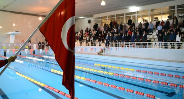 YÜZME YARIŞMASIYLA DEVAM ETTİ
