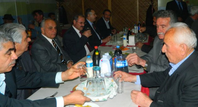 ZEKERİYA ÖZTÜRK’E SEVGİ SELİ