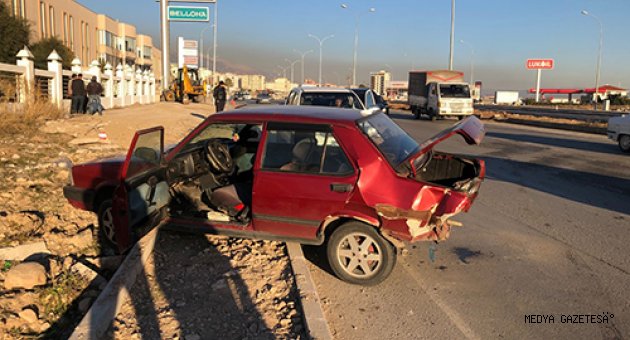 Zincirleme trafik kazasından yaralanmadan kurtuldular