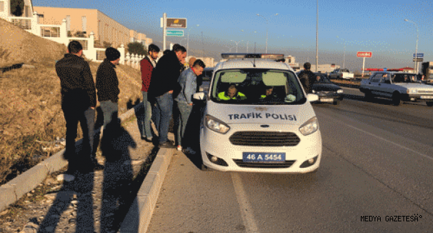 Zincirleme trafik kazasından yaralanmadan kurtuldular